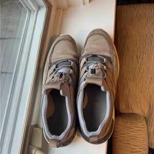 TODS Men's Gray 9.5 Sneakers (Worn)